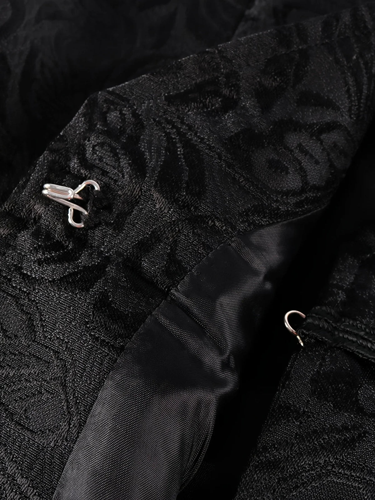 2026 New European Medieval Men's Gothic Vest, Halloween Stage Costume, Button Lapel, Slim Fit, Mid-Length Black Waistcoat