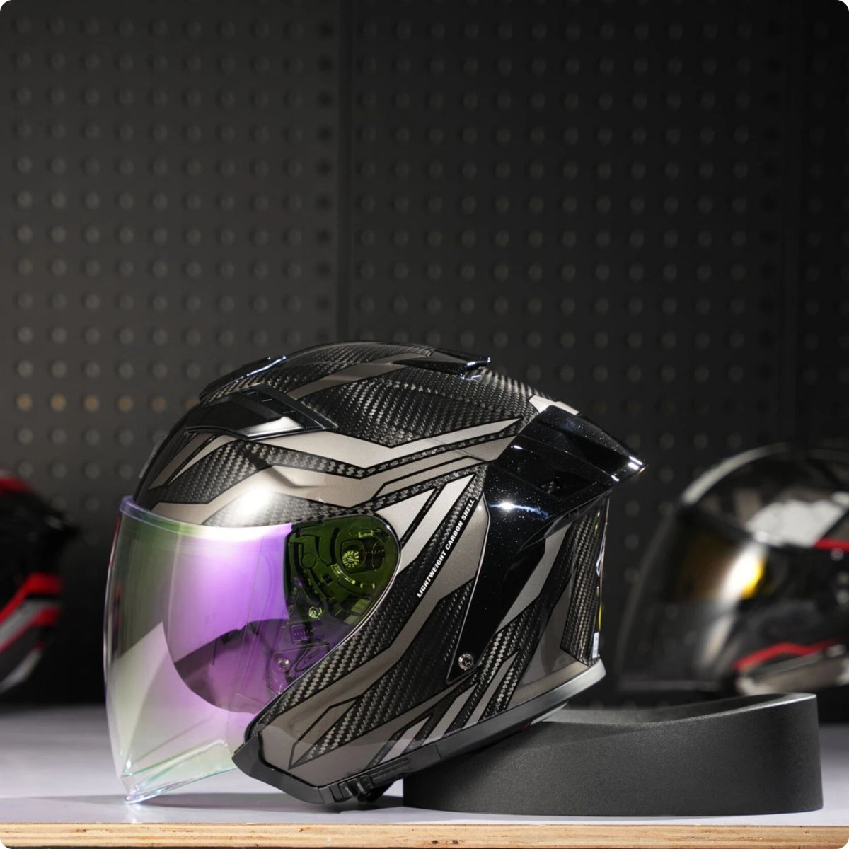 Helmet with Dual Visor Aerodynamic Carbon Fiber Helmet Ventilated Blocking for Motorcyclists, Motorcycle Riding